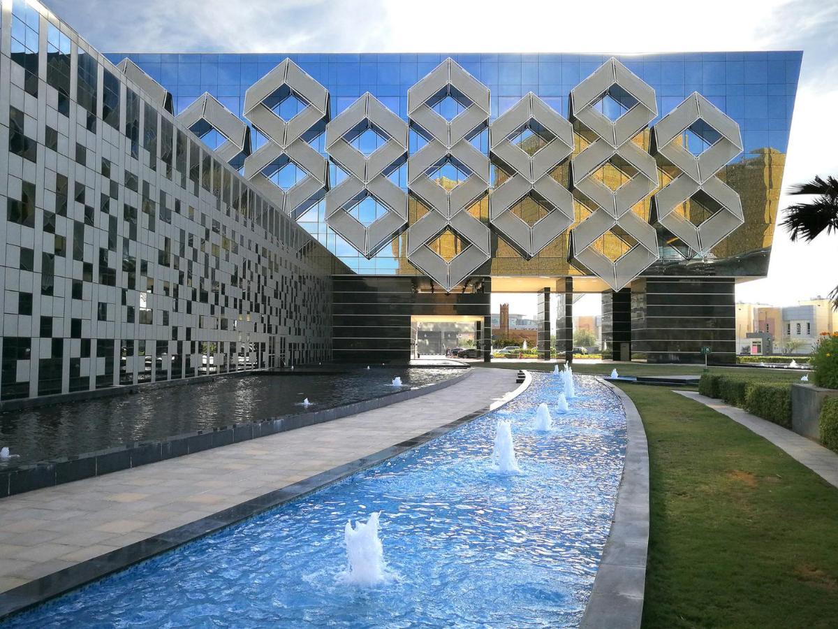 Crowne Plaza Riyadh - Rdc Hotel & Convention By Ihg Экстерьер фото The Sheikh Zayed House
