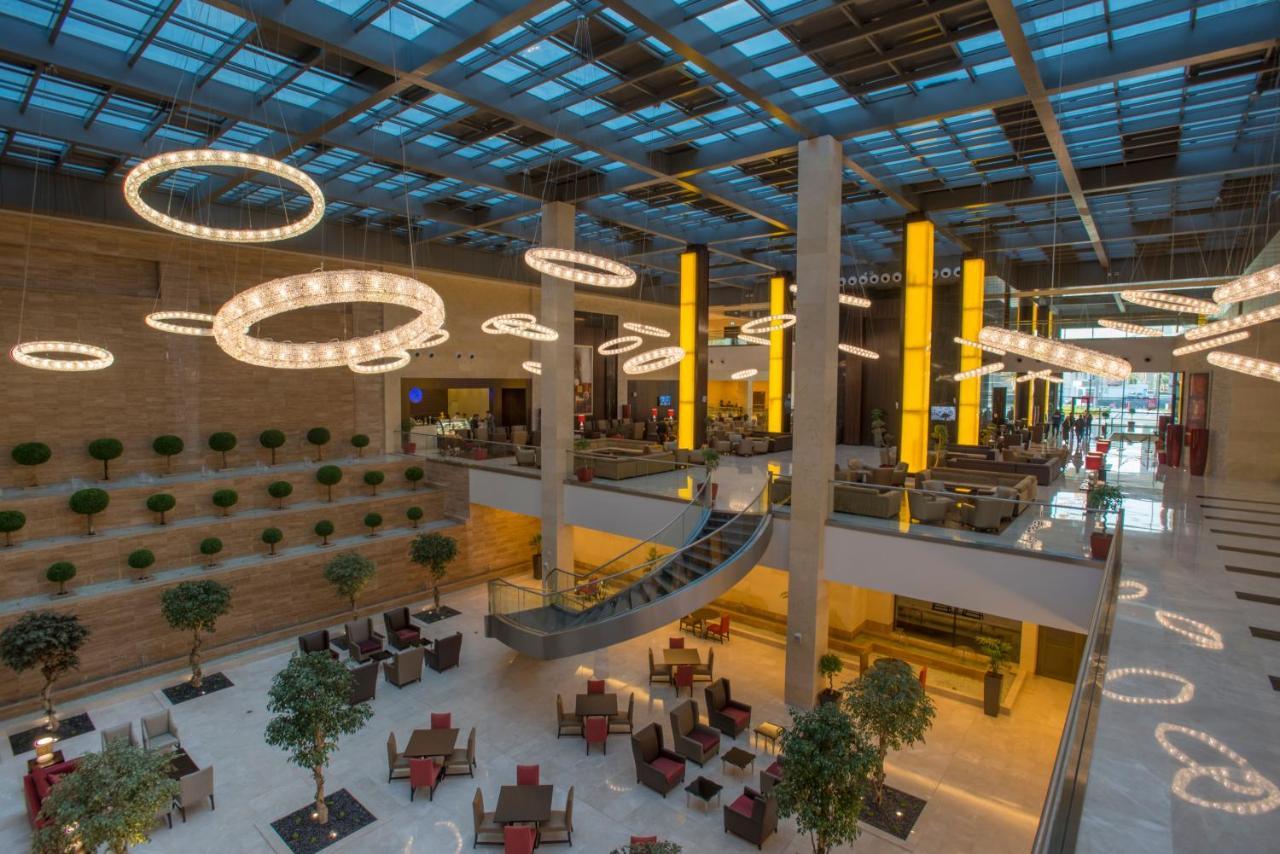 Crowne Plaza Riyadh - Rdc Hotel & Convention By Ihg Экстерьер фото The interior of the terminal