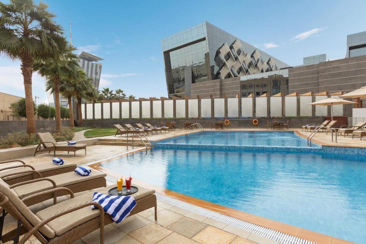 Crowne Plaza Riyadh - Rdc Hotel & Convention By Ihg Экстерьер фото The swimming pool at the hotel