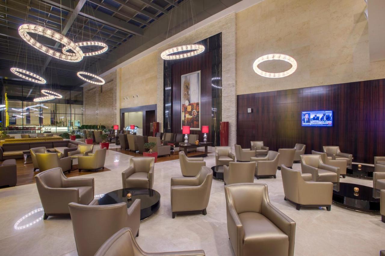 Crowne Plaza Riyadh - Rdc Hotel & Convention By Ihg Экстерьер фото Business Class lounge at the airport