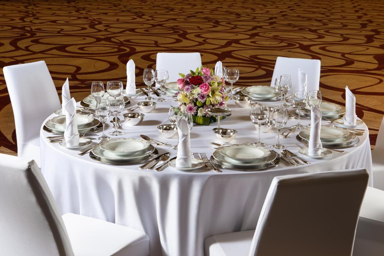Crowne Plaza Riyadh - Rdc Hotel & Convention By Ihg Экстерьер фото A table set for a formal dinner