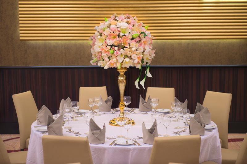 Crowne Plaza Riyadh - Rdc Hotel & Convention By Ihg Экстерьер фото A table set for a formal dinner